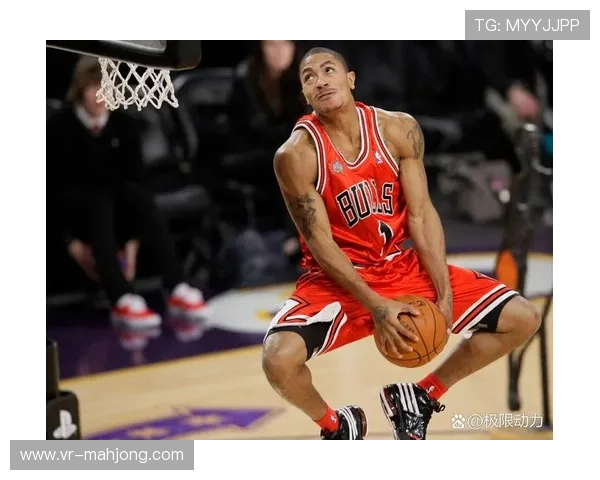 公牛罗斯退役仪式中场举行，球迷起立致敬